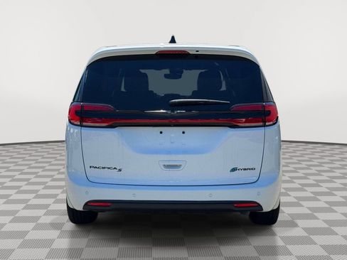 Used 2024 Chrysler Pacifica Limited FWD image 6