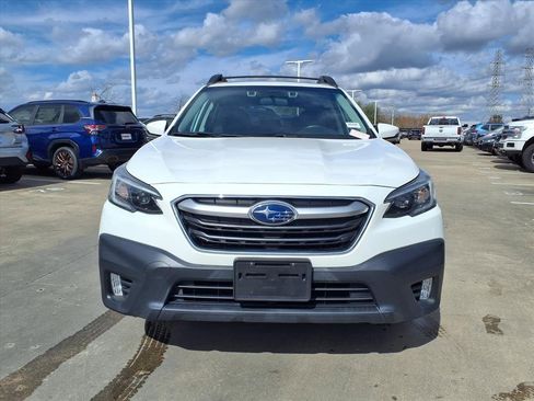 Used 2020 Subaru Outback Premium image 5