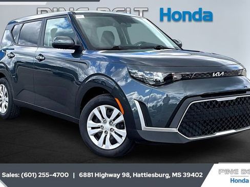 Used 2025 Kia Soul LX image 1