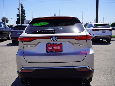 Used 2023 Toyota Venza XLE AWD/4WD image 9