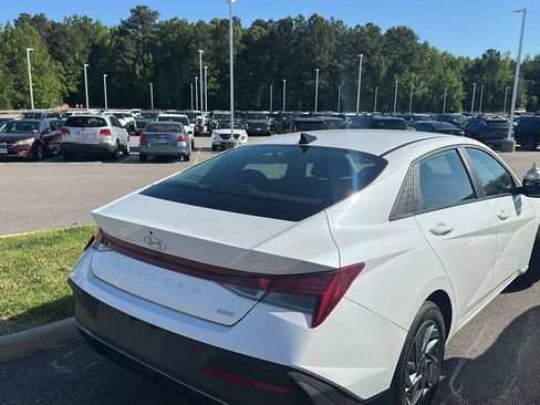 New 2025 Hyundai Elantra Blue image 5