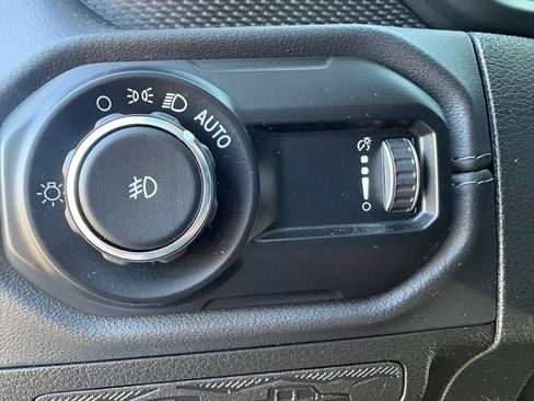 Used 2025 Jeep Wrangler Unlimited Rubicon AWD/4WD image 16