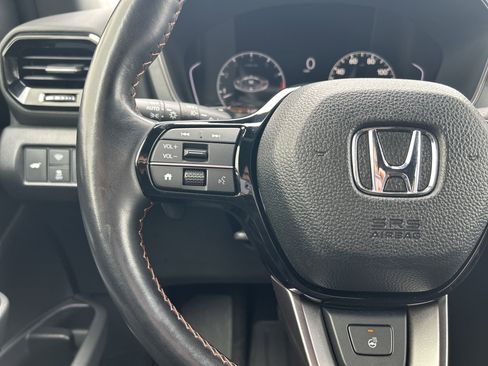 Used 2025 Honda Pilot TrailSport image 8