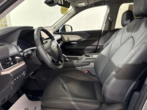 Used 2025 Toyota Grand Highlander AWD Hybrid image 18