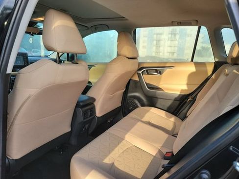 Used 2019 Toyota RAV4 XLE FWD image 8