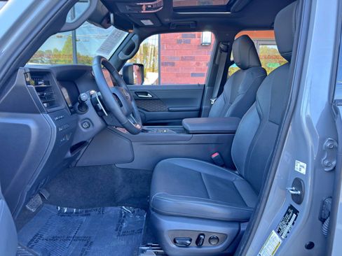 Used 2024 Lexus GX 550 w/ Cold Area Package image 17