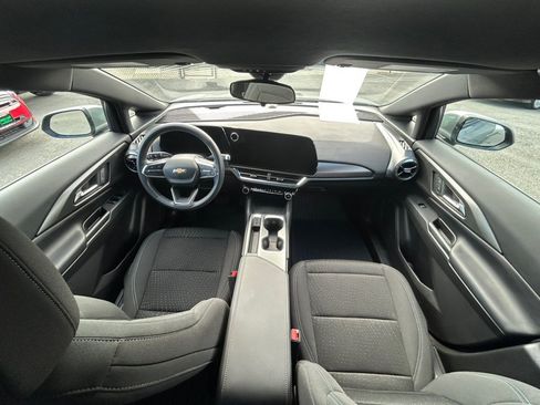 Used 2025 Chevrolet Equinox EV LT FWD image 12