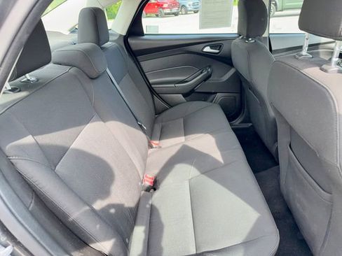 Used 2017 Ford Focus SE FWD image 9