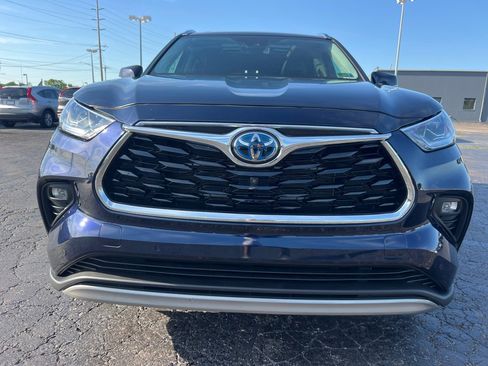 Used 2022 Toyota Highlander Platinum AWD/4WD image 2