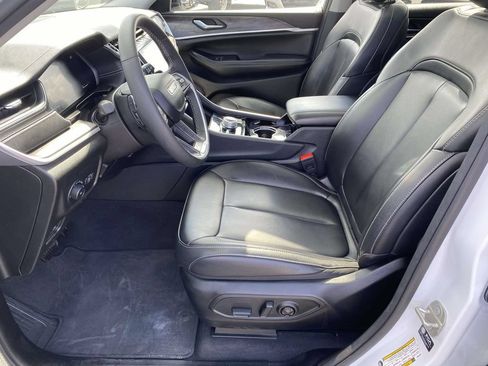 Used 2023 Jeep Grand Cherokee L Limited AWD/4WD image 20