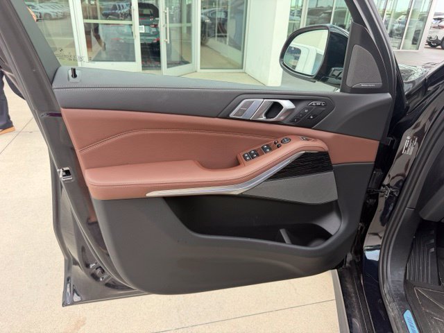 Used 2026 BMW X7 xDrive40i w/ M Sport Package AWD/4WD image 11