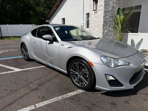 Used 2014 Scion FR-S RWD image 18