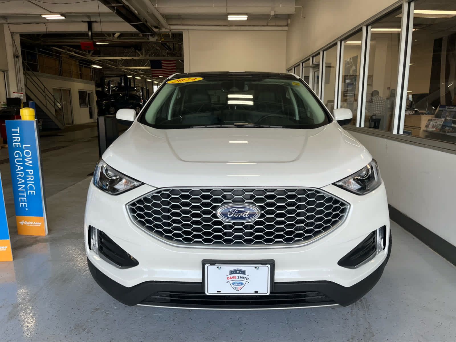 Certified 2024 Ford Edge SEL w/ Convenience Package AWD/4WD image 2