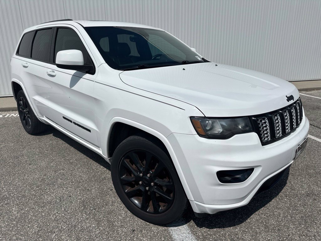 Used 2018 Jeep Grand Cherokee Altitude AWD/4WD image 10