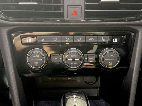 Used 2024 Volkswagen Taos SE image 32