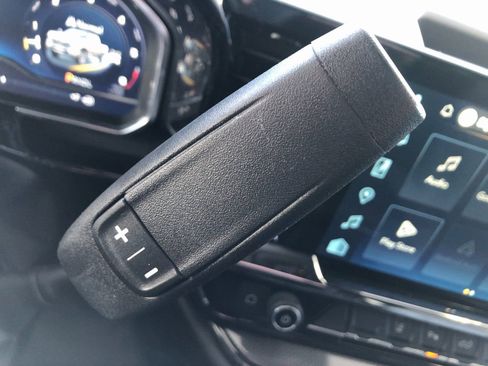 Used 2025 Chevrolet Silverado 2500 ZR2 w/ Technology Package image 28