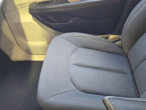 Used 2017 Chrysler Pacifica LX FWD image 22