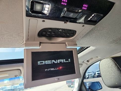 Used 2019 GMC Yukon Denali w/ Denali Ultimate Black Edition AWD/4WD image 36