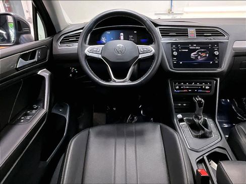 Used 2024 Volkswagen Tiguan SE FWD image 8