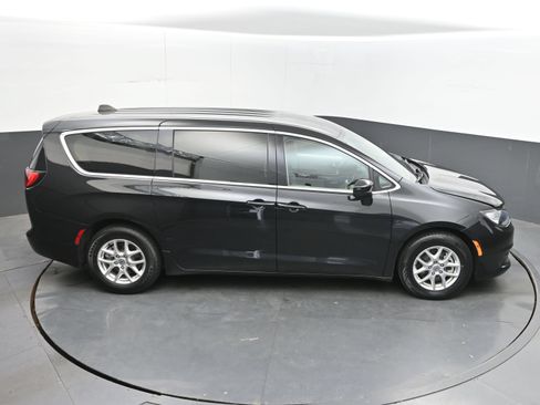 Used 2023 Chrysler Voyager LX FWD image 36