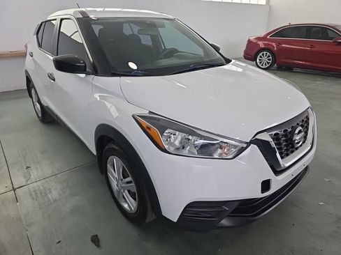 Used 2020 Nissan Kicks S FWD image 4
