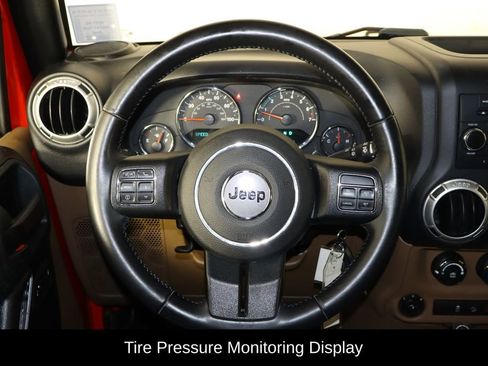 Used 2017 Jeep Wrangler Unlimited Sahara w/ Connectivity Group image 7