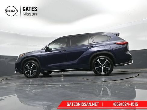 Used 2021 Toyota Highlander XSE FWD image 48