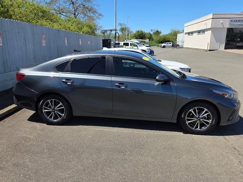 Used 2022 Kia Forte LXS FWD image 3