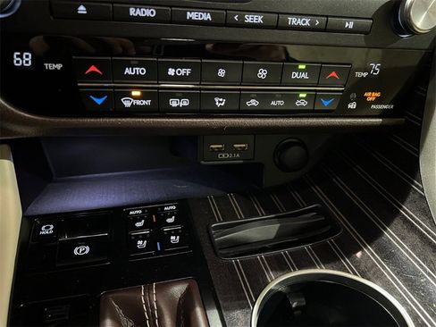 Used 2020 Lexus RX 450h AWD w/ Luxury Package image 32