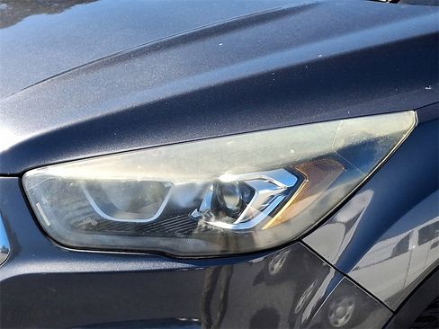 Certified 2018 Ford Escape SE w/ SE Sport Appearance Package image 9