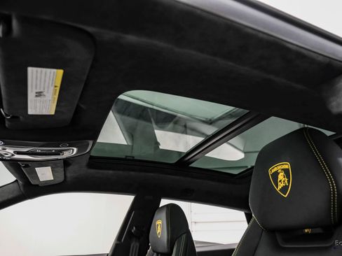 Used 2022 Lamborghini Urus AWD/4WD image 38