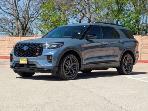 Used 2025 Ford Explorer ST image 7