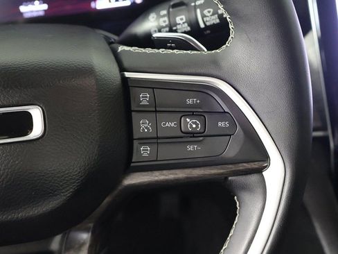 Used 2023 Jeep Grand Cherokee Limited w/ Luxury Tech Group II AWD/4WD image 41