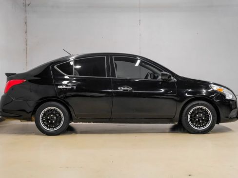Used 2019 Nissan Versa SV FWD image 9