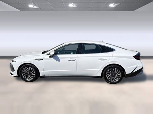 Used 2025 Hyundai Sonata SEL FWD image 2