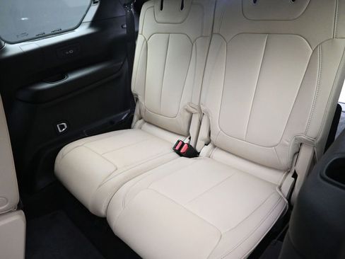 Used 2025 Jeep Grand Cherokee L Limited w/ Black Appearance Package AWD/4WD image 12