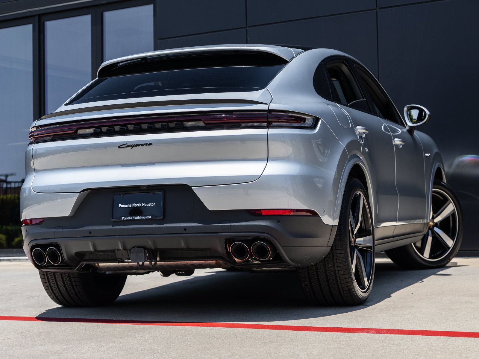 Certified 2025 Porsche Cayenne E-Hybrid Coupe AWD/4WD image 11