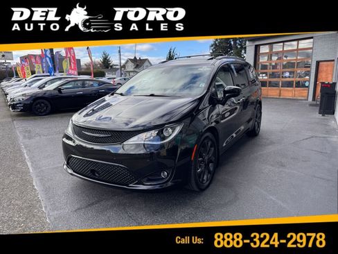 Used 2019 Chrysler Pacifica Touring-L image 1