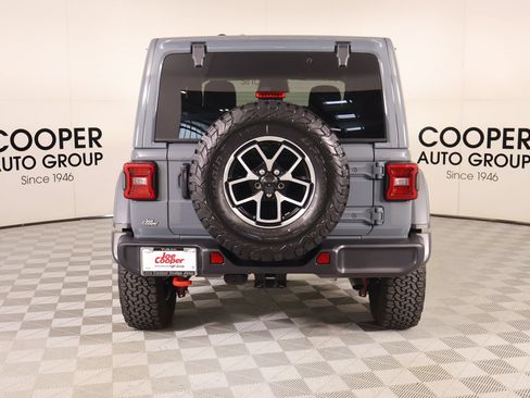 Used 2025 Jeep Wrangler Rubicon w/ Convenience Group AWD/4WD image 20