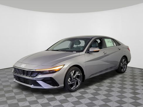 New 2025 Hyundai Elantra Limited image 40