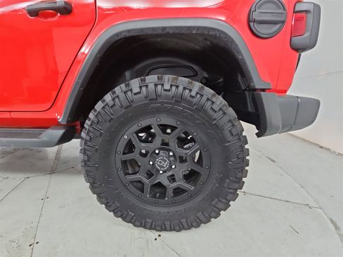 Used 2021 Jeep Wrangler Unlimited Sahara w/ Uconnect 4C Nav & Sound Group image 13