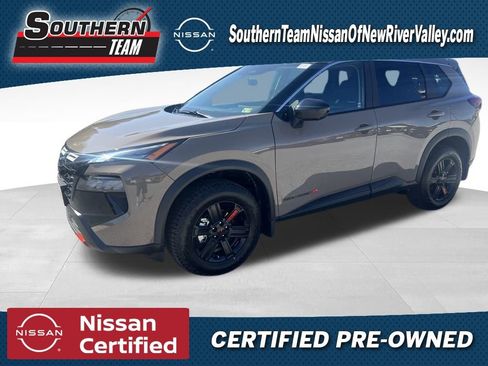 Certified 2025 Nissan Rogue SV image 1