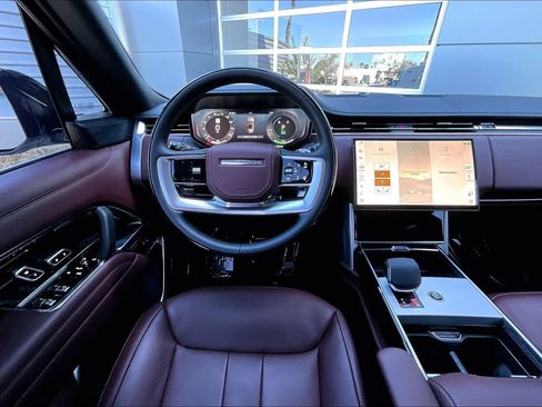 Certified 2025 Land Rover Range Rover Autobiography AWD/4WD image 5