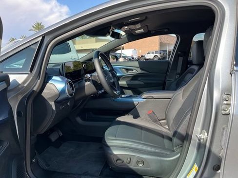 Used 2025 Chevrolet Equinox EV LT w/ Convenience Package FWD image 10