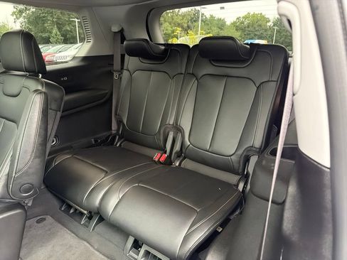Used 2023 Jeep Grand Cherokee L Limited AWD/4WD image 18