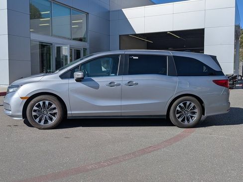 Used 2024 Honda Odyssey EX-L image 2