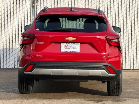 New 2026 Chevrolet Trax LT w/ Driver Confidence Package image 5