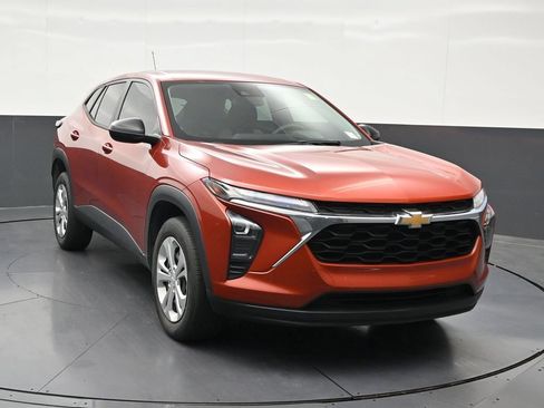 Used 2024 Chevrolet Trax LS FWD image 8