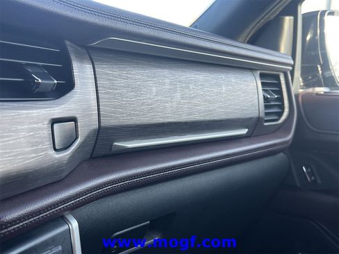 Used 2024 Ford Expedition Limited image 12