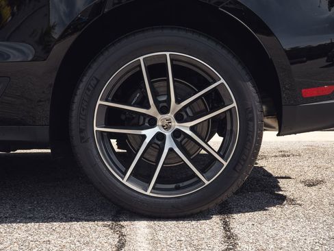 New 2025 Porsche Macan image 14